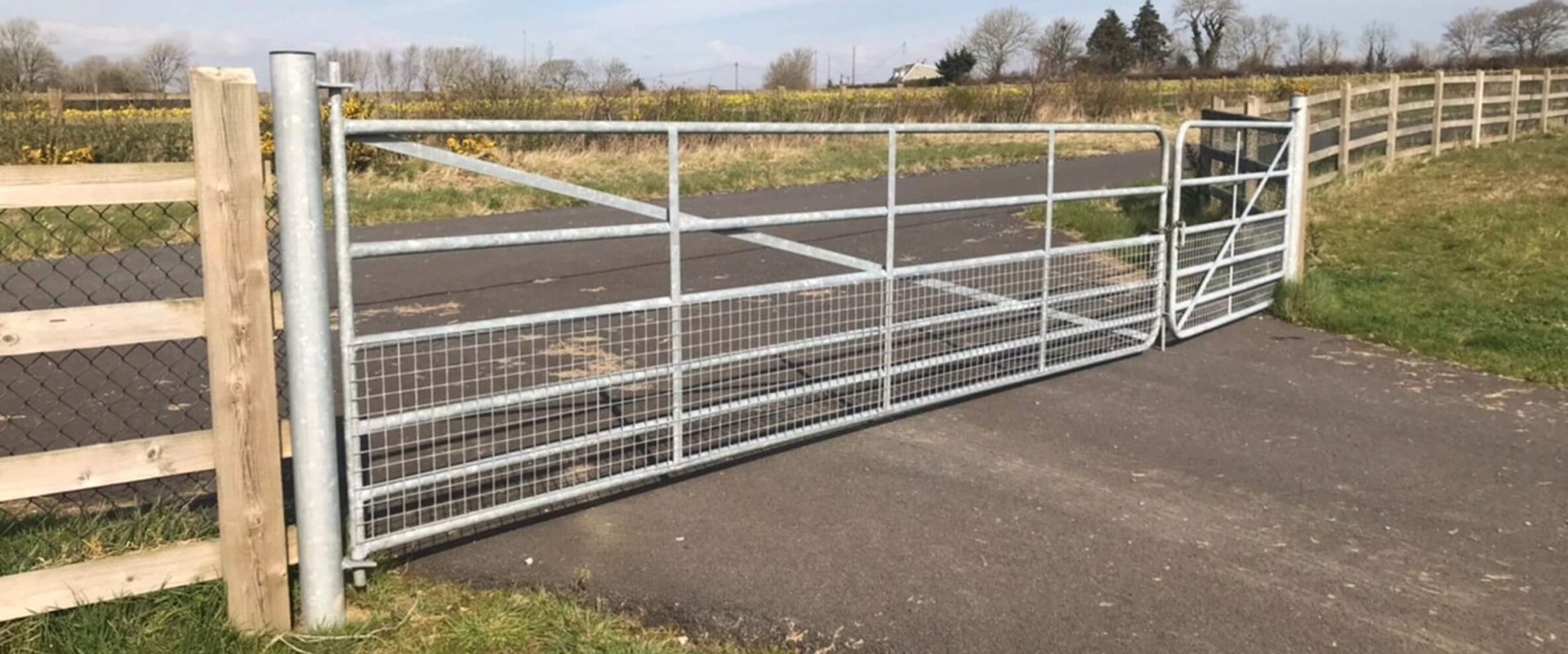 Motorway Gate Half Mesh